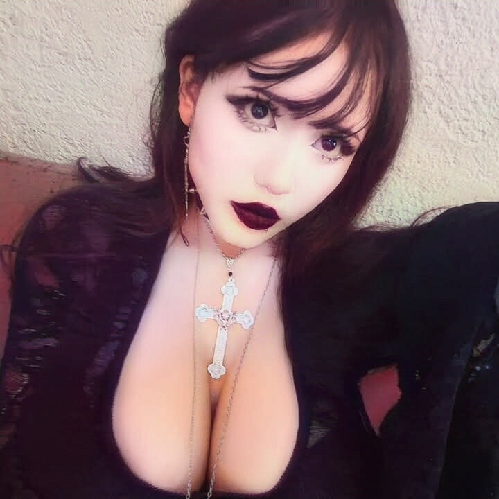 Las enormes tetas de azul casi morado — 18