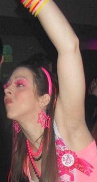 British UK girls showing sexy shaven armpits — 52
