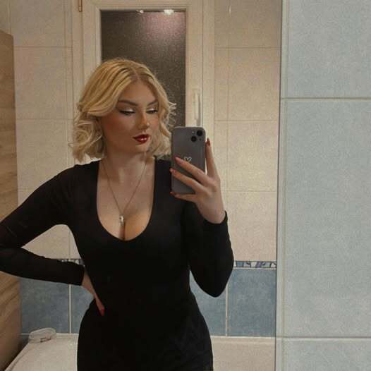 French slut Elisa — 40