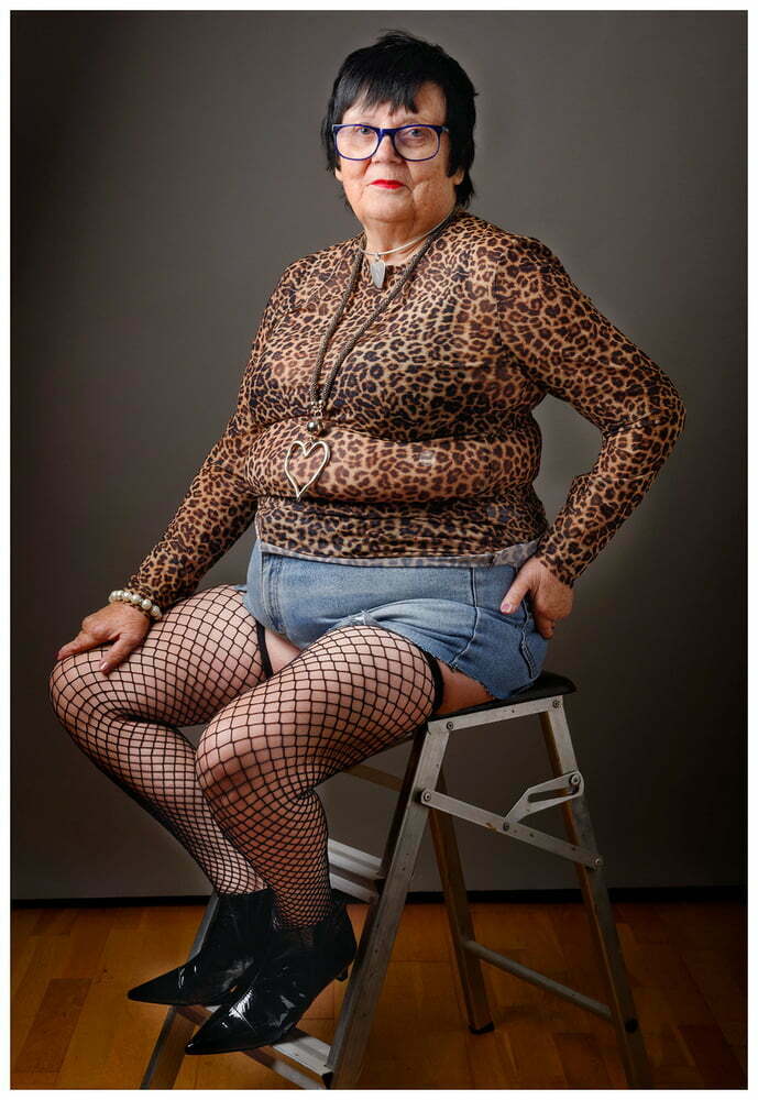 Oldslut with red lipstick — 52