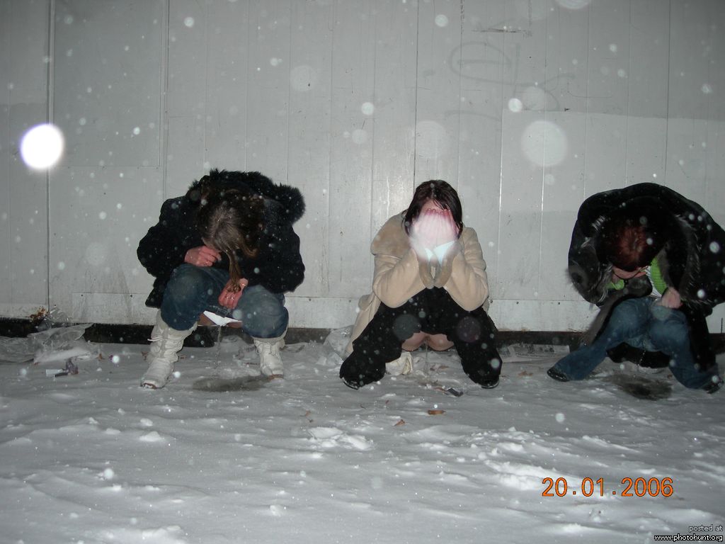 Girls Going to the Toilet Outdoors — 22