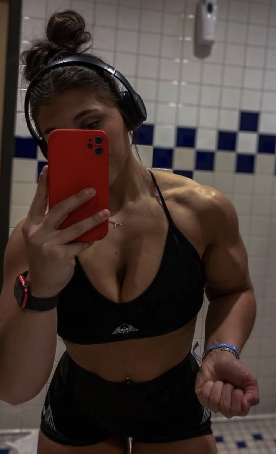 Muscle Mommy / FBB to Worship — 43