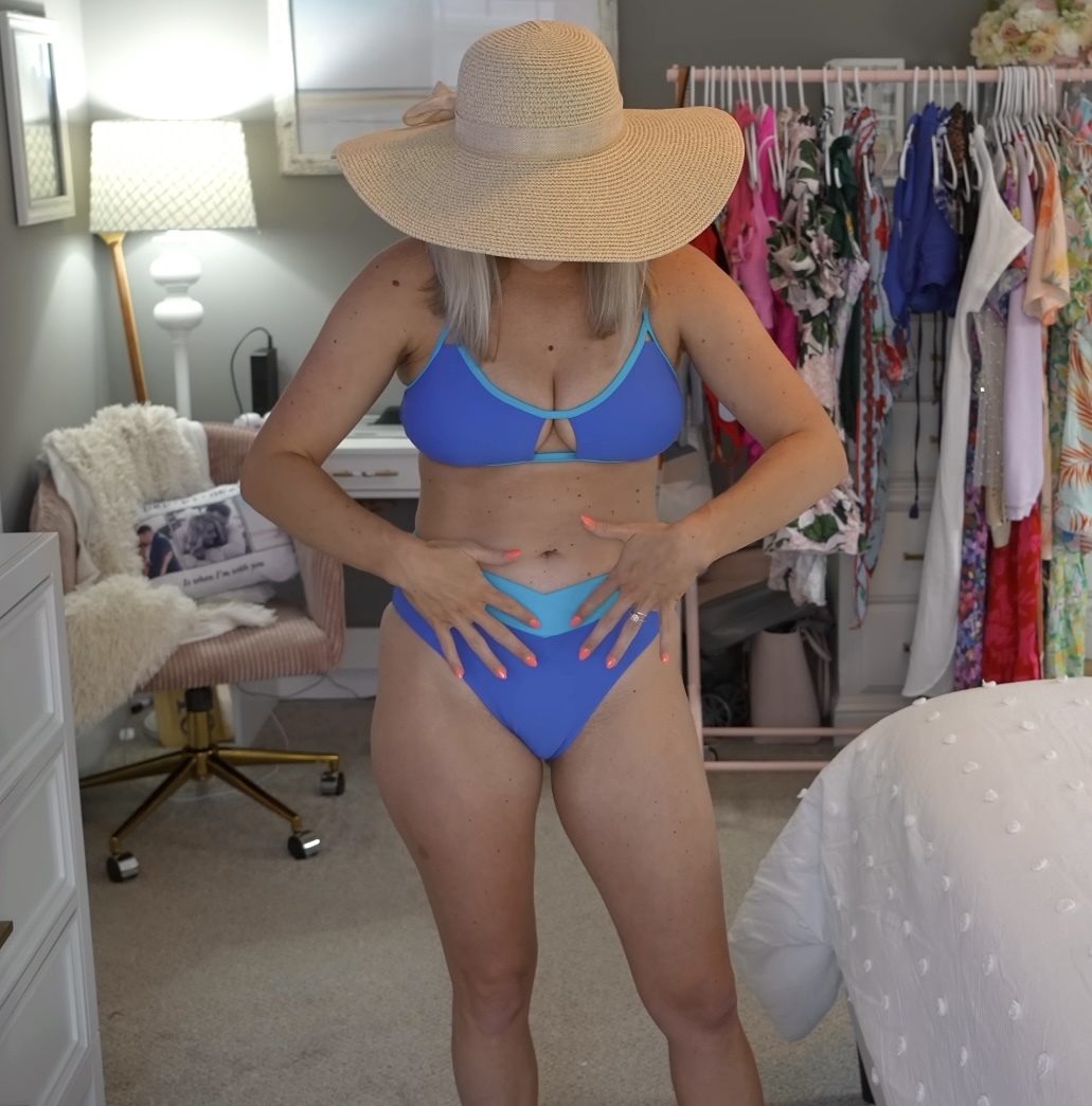 Blonde Bikini MILF Andrea — 59