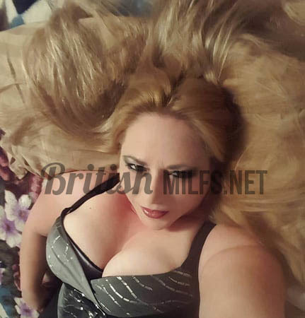 Busty chav mum cant have enough makeup - tits make — 8
