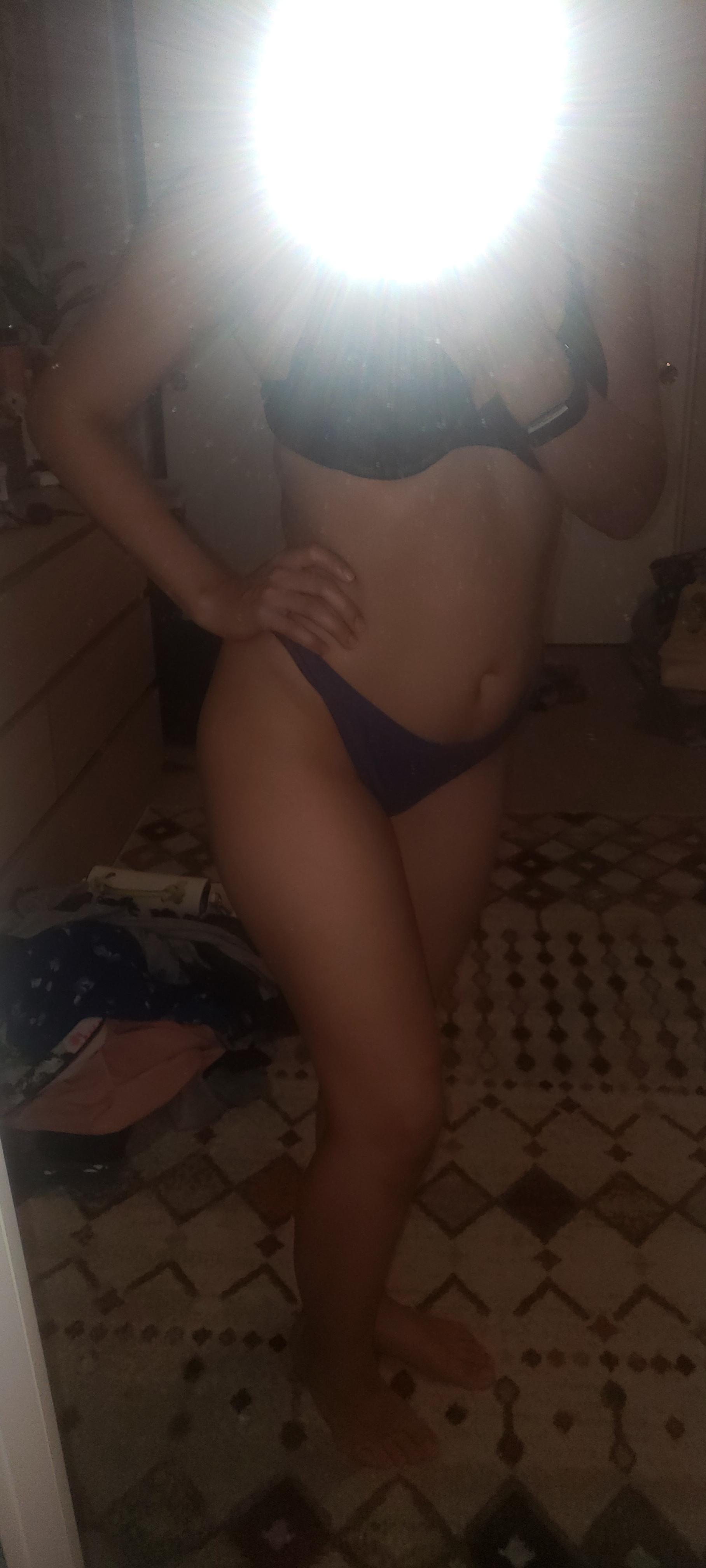 Lost phone Latina teen ass selfies — 7