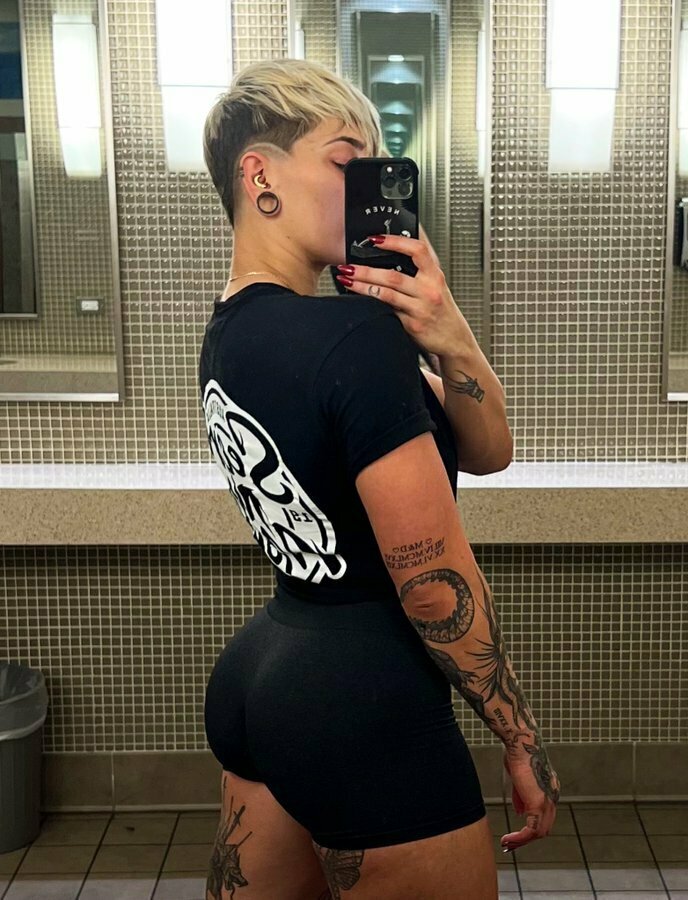 Muscle Mommy / FBB to Worship — 14