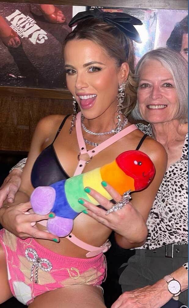Kate Beckinsale — 17